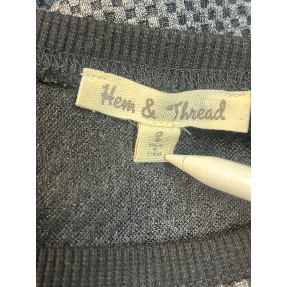 Hem & Thread Small Black Gray Textured Knit Boxy Top Cutout Hem Sleeve - Picture 7 of 7